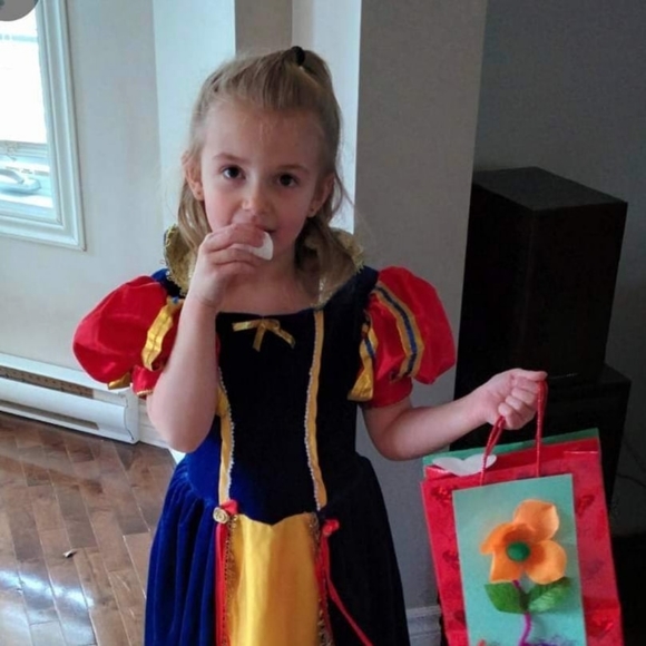 Meet your Posher, Chloé - Picture 1 of 1